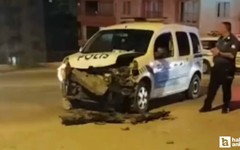Yenimahallede polis aracı ve hafif ticari araç çarpıştı: 2 yaralı var