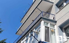 Sincan'da balkondan evine geçmeye çalışan kadın düşerek ağır yaralandı