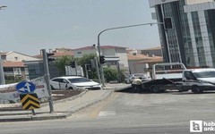Sincan'da çarpışan araçlar kaldırımda çalışan işçiyi ezdi!