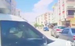 Ankara'da iki otomobilin çarpıştığı kaza kameraya yansıdı