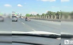 Ankara'da tehlikeli motosiklet yolculuğu kameraya yansıdı!