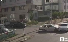 Sincan Yenikent'te yol kesişimindeki kaza kameralara yansıdı