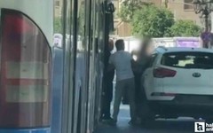 Ulus'ta EGO şoförü ile bir araç sahibinin kavgası cep telefonu kamerasında!