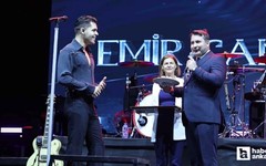 Selim Çırpanoğlu, Emir Can İğrek'e Kahramankazan kavunu ikram etti