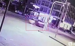 Gölbaşı'nda taksi ve otomobilin ç*rpışma anı güvenlik kamerasında!
