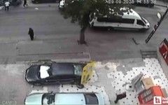 Keçiören'de yolun karşısına geçmeye çalışan yaşlı kadına ambulans çarptı