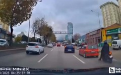 Bursa-Ankara yolunda kaza: Motorcunun yaralandığı anlar kamerada!