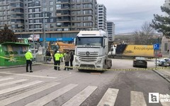 Mamak'ta kamyonunun üzerinden geçtiği kadın ağır yaralandı