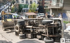 Çankaya'da sürücü kamyonetini kasten devirdiğini iddia etti!