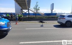 Yenimahalle'de üst geçitten düşen işçiyi otomobil ezdi