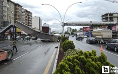 Altındağ'da damperi açık kamyon üst geçide çarptı: 3 yaralandı