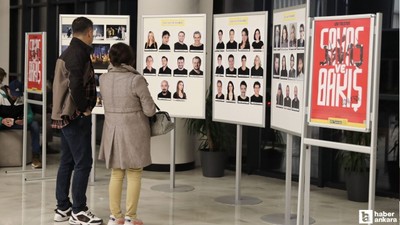 Etimesgutlular İBB Şehir Tiyatrosu'nun 'Savaş ve Barış' adlı oyununu izledi
