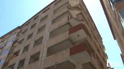 İstanbul depremi balkon çökertti: bir vatandaş yaralandı