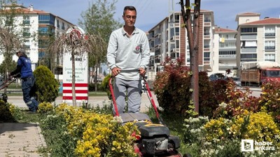 Sincan Belediyesi ilçede yeşil alanları süslemeye devam ediyor