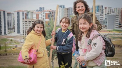 Keçiören Belediyesi küçük çocuklara fidan dikme heyecanı yaşattı