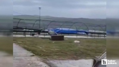 Mamak'ta şiddetli rüzgar kurban pazarında çadırları uçurdu