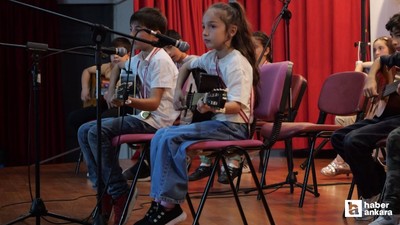 Etimesgut Belediyesi gitar grubu öğrencileri hünerlerini sergiledi