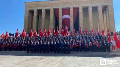 Bakan Bak, gençler ve sporcularla Anıtkabir'i ziyaret etti