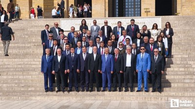 TÜRK-İŞ Başkanı Atalay ve beraberindeki heyetten Anıtkabir ziyareti