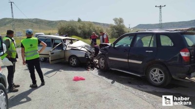 Yozgat'ta iki araç kafa kafaya çarpıştı: 1'i ağır 6 yaralı