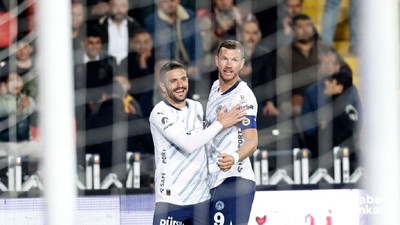 Fenerbahçe'de bir günde iki veda