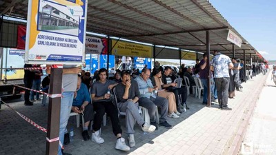 Pursaklar Belediyesi, kesim alanında bekleyen vatandaşlara ikramda bulundu