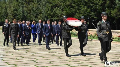 Bakan Tunç ve HSK üyelerinden Anıtkabir'e ziyaret