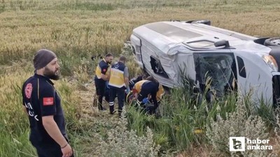 Çorum'da düğün dönüşü minibüs şarampole devrildi: 17 kişi yaralandı
