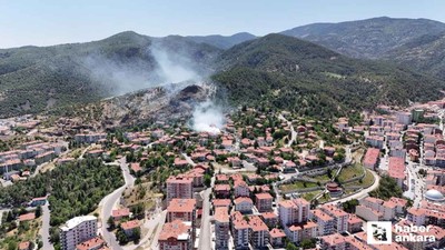 Kızılcahamam'da 3 katlı apartmanın çatısı yandı!