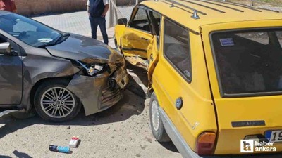 Çorum'da iki otomobil çarpıştı, 3 kişi yaralandı!