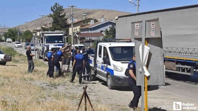 Sincan Belediyesi, ilçedeki izinsiz tabelaları kaldırıyor