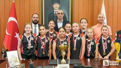 Şampiyon miniklerden Başkan Erdal Beşikcioğlu'na ziyaret