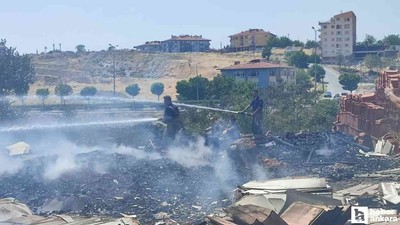 Altındağ'da otluk alanda çıkan yangın fayans deposuna sıçradı