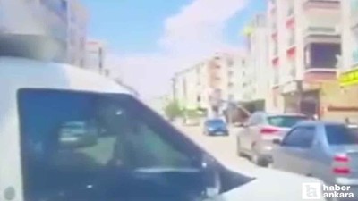 Ankara'da iki otomobilin çarpıştığı kaza kameraya yansıdı