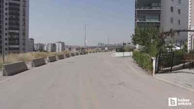 Mamak'ta kontrolden çıkan otomobilin gençlere çarptı