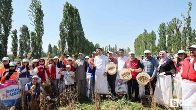 Gençler hasat etkinliği ile tarıma yönlendiriliyor