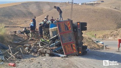 Beypazarı'nda devrilen kamyonda sürücü yaralandı