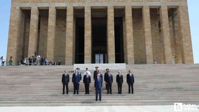 Cumhurbaşkanı Erdoğan ve YAŞ üyeleri Anıtkabir'i ziyaret etti