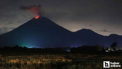 Endonezya'da Semeru ve Lewotobi Laki-Laki yanardağları peş peşe patladı