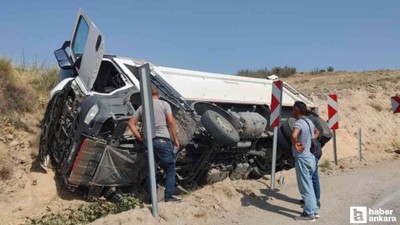 Beypazarı'nda rampada kontrolden çıkan kamyon devrildi! Sürücü yaralandı