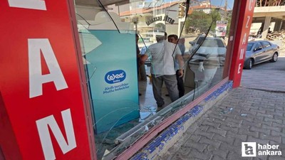 Elmadağ'da kontrolden çıkan otomobil eczaneye çarparak durabildi