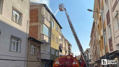 Gölbaşı'nda 3 katlı binanın çatısında çıkan yangın korkuttu