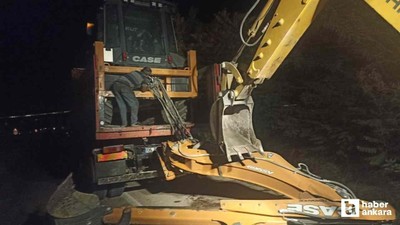 Nallıhan'da iş makinesi yüklü kamyon kömür taşıma bandına çarptı