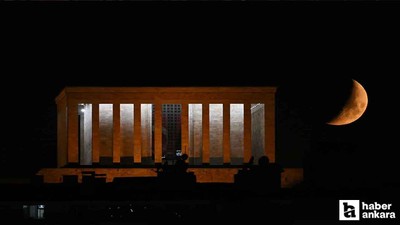 Ankara'da yarım ay Anıtkabir ile kartpostallık görüntü oluşturdu
