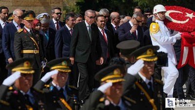 Cumhurbaşkanı Erdoğan ve devlet erkanı, Anıtkabir'i ziyaret etti