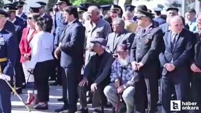 Kahramankazan'daki törende şehit babalarına üsteğmenden yardım
