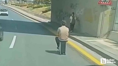 Altındağ'da bir kişi elektrikli skuter valizle trafiğe çıktı
