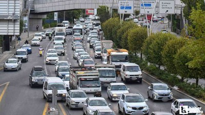 Ankara'da yeni eğitim öğretim yılının ilk gününde trafik yoğunluğu yaşandı
