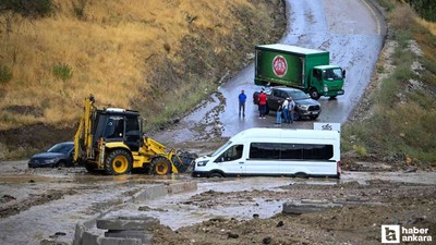 Çankaya'da dere suyu taştı! 2 araç sel suyunda mahsur kaldı