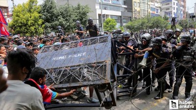 Nepal'de hükümet karşıtı göstericilere polis ateş açtı: 14 kişi öldü